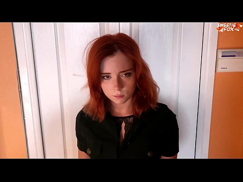 ❤️ Guarda de Segurança Punida Mulher Bonita por Roubo em Compras - Cum In Mouth ❌ Porno em nós ️❤