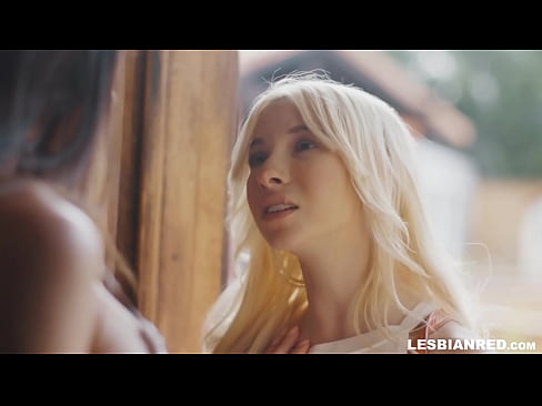 ❤️ A menina volta para casa alguns meses depois e acaba comendo a xoxota de sua madrasta ❌ Porno em nós ️❤